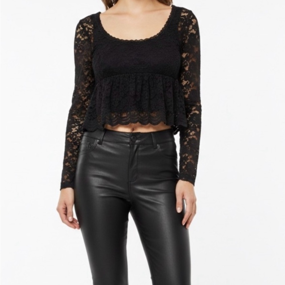 LA PECHE Black Lace Long-Sleeve Peplum Crop Top - Women's. Size M